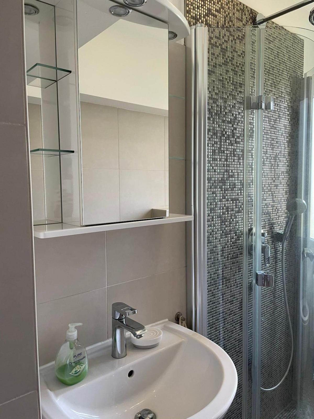 Modern And Cozy Apartment In Good Location Берлин Экстерьер фото